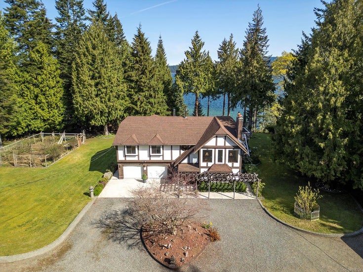 5145 Gainsberg Rd - PQ Bowser/Deep Bay Single Family Residence for Sale, 5 Bedrooms (994724)