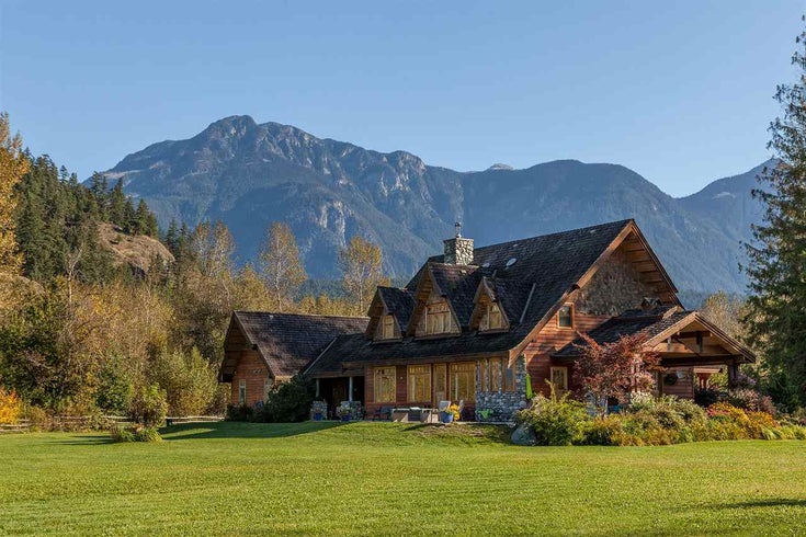 7312 Macrae Road - Pemberton House with Acreage(R2148684)