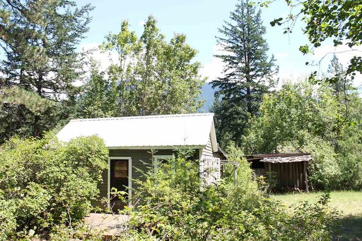 9824 Portage Road - Devine House with Acreage(V1119762)