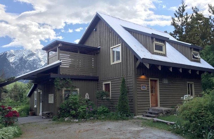 1422 Collins Road - Pemberton House with Acreage(R2090519)