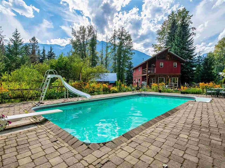 8950 PEMBERTON MEADOWS ROAD - Pemberton Meadows House with Acreage, 3 Bedrooms (R2489287)