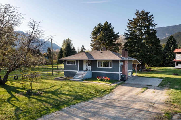 7576 PEMBERTON MEADOWS ROAD - Pemberton House with Acreage, 4 Bedrooms (R2766318)