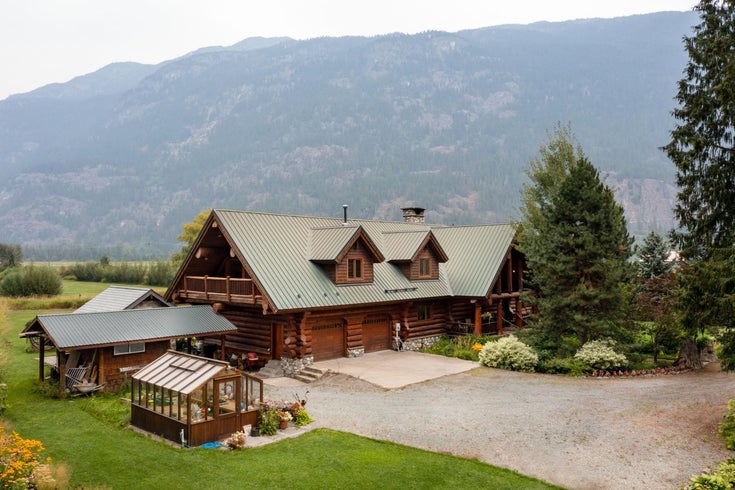 8225 PEMBERTON MEADOWS ROAD - Pemberton Meadows House with Acreage, 4 Bedrooms (R2810864)