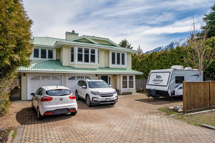 7392 LARCH STREET - Pemberton Single Family Residence, 5 Bedrooms (R2830283)