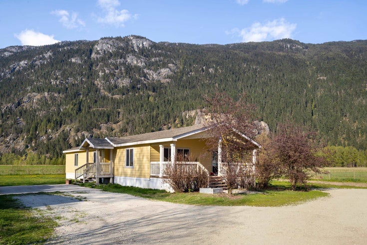 899 Erickson Road - Pemberton Meadows Single Family Residence for Sale, 3 Bedrooms (R2975160)