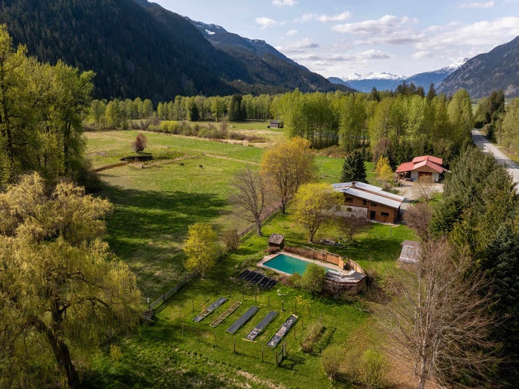 7869 Pemberton Meadows Road - Pemberton Meadows Single Family Residence for Sale, 6 Bedrooms (R2996082)