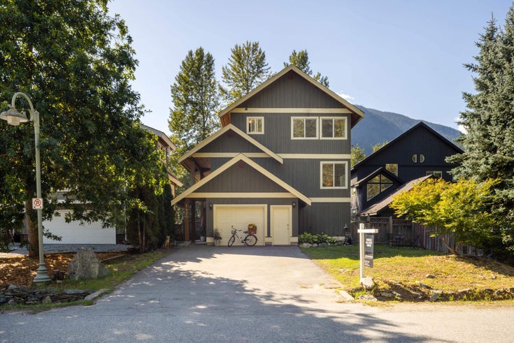 1430 Alder Drive - Pemberton Single Family Residence for Sale, 6 Bedrooms (R3050963)