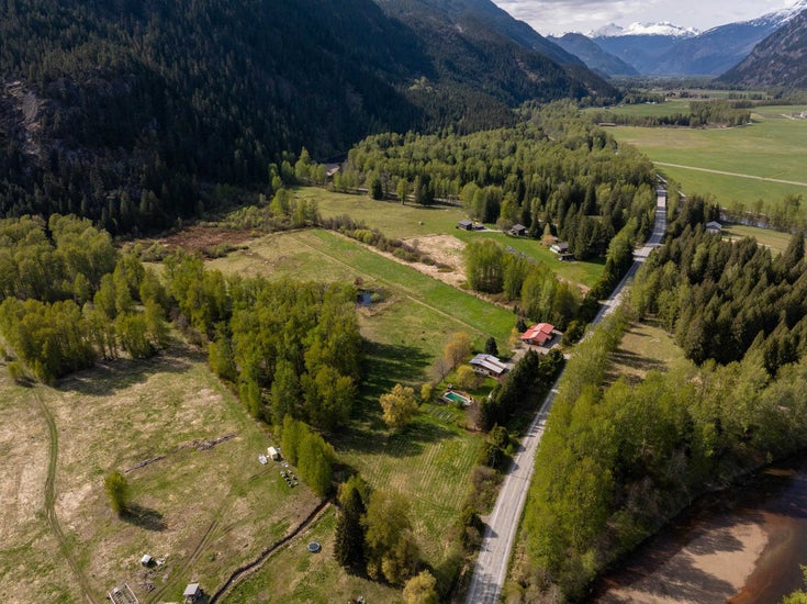 7869 Pemberton Meadows Road - Pemberton Meadows Single Family Residence for Sale, 6 Bedrooms (R3053947)