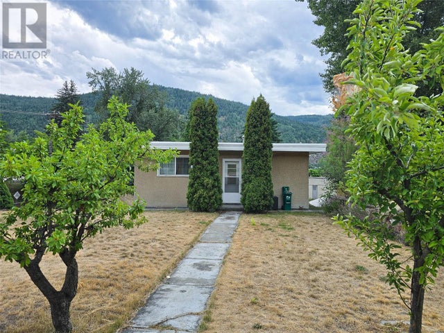 2296 Eighth Avenue - Trail House for Sale, 2 Bedrooms (10356261)