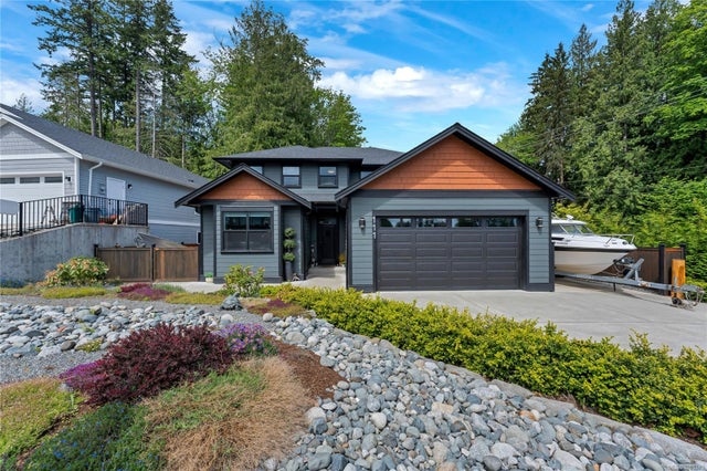 111 Rollie Rose Dr - Du Ladysmith Single Family Residence for Sale, 5 Bedrooms (1001345)
