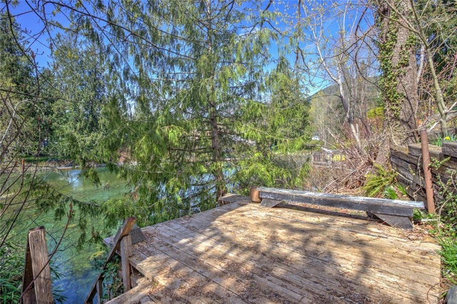 56 Prospect Ave - Du Lake Cowichan Single Family Residence for Sale, 4 Bedrooms (1010666)