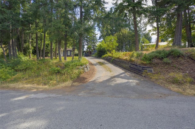 1108 Bazett Rd - Du East Duncan Single Family Residence for Sale, 5 Bedrooms (1011153)