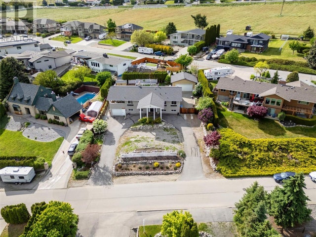 1064 Kelly Drive - West Kelowna House for Sale, 5 Bedrooms (10346168)