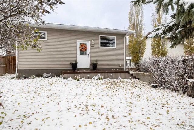 4630 47 Street  - Palo Full Duplex, 6 Bedrooms (A2177887)