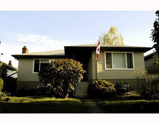 770 E 32nd Avenue - Fraser VE House/Single Family, 5 Bedrooms (V803670)