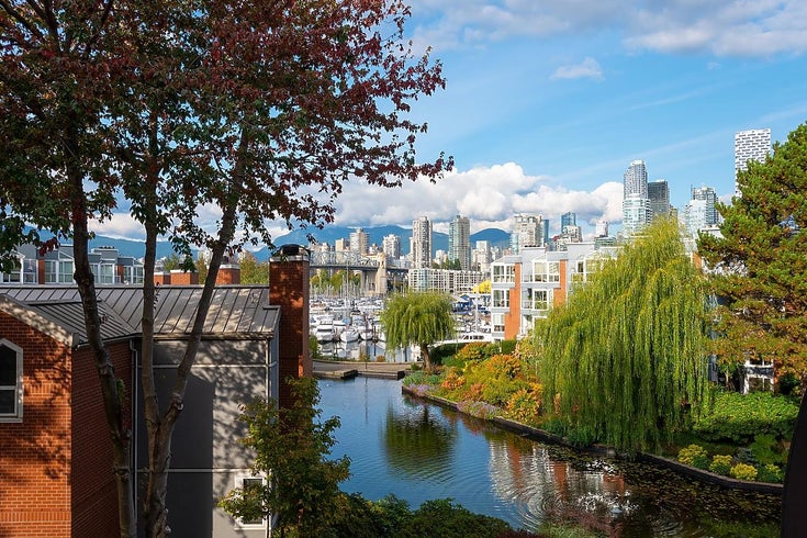 311 1515 W 2nd Avenue - False Creek Apartment/Condo, 1 Bedroom (R2625245)