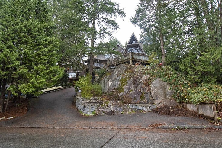 4642 Wickenden Road - Deep Cove House/Single Family, 5 Bedrooms (R2635475)