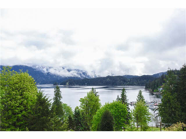 2470 Caledonia Avenue - Deep Cove House/Single Family, 6 Bedrooms (V1120582)