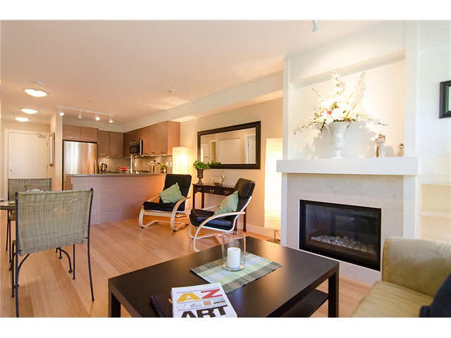 204 3732 Mt Seymour Parkway - Indian River Apartment/Condo, 1 Bedroom (V970512)