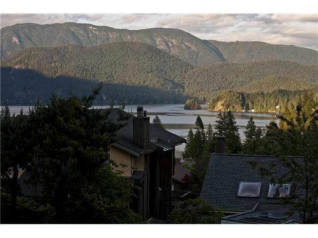 2045 Cliffwood Road - Deep Cove House/Single Family, 5 Bedrooms (V997532)