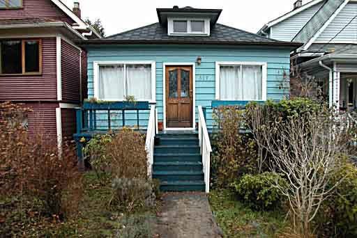 327 E 26th Avenue - Main House/Single Family, 3 Bedrooms (V370916)