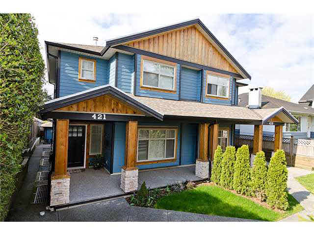 421 E 4th Street - Lower Lonsdale 1/2 Duplex, 5 Bedrooms (V969457)