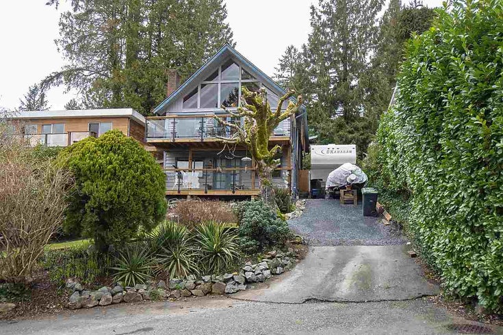 4511 Epps Avenue - Deep Cove House/Single Family, 3 Bedrooms (R2538040)