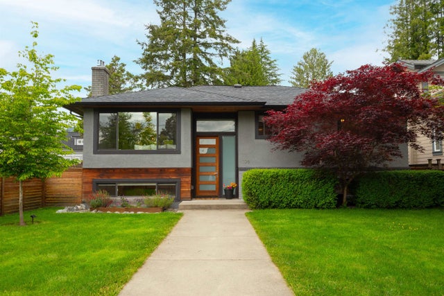 328 E 22nd Street - Central Lonsdale Single Family Residence for Sale, 6 Bedrooms (R3010890)