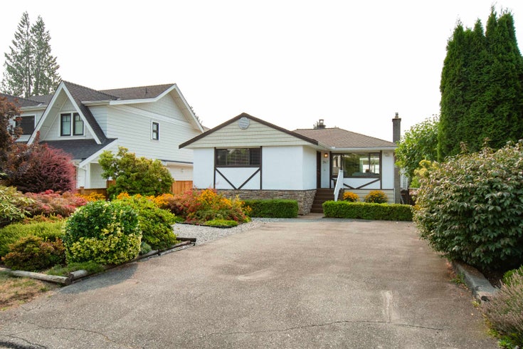 847 E 13th Street - Boulevard Single Family Residence for Sale, 5 Bedrooms (R3046201)