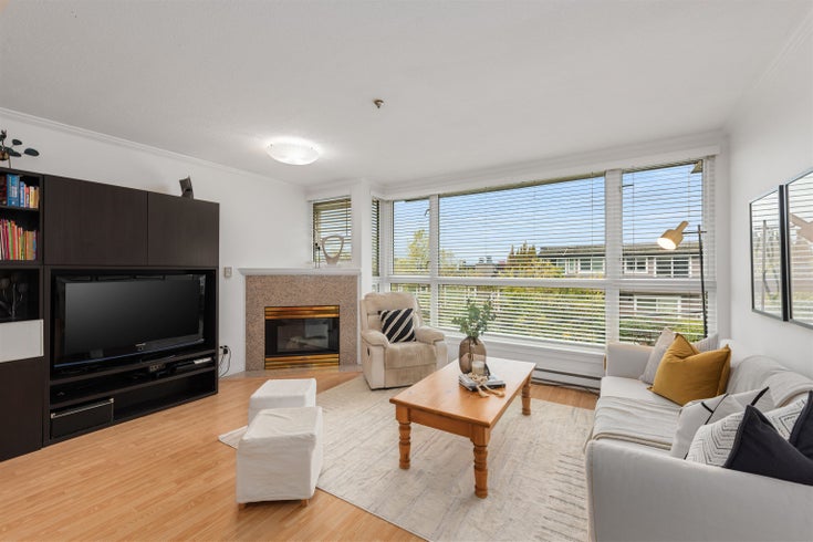 304 1318 W 6TH AVENUE - Fairview VW Apartment/Condo, 3 Bedrooms (R2933379)