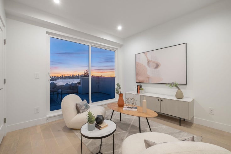 2 - 432 E 1st Street - Lower Lonsdale Half Duplex, 5 Bedrooms (R2944789)