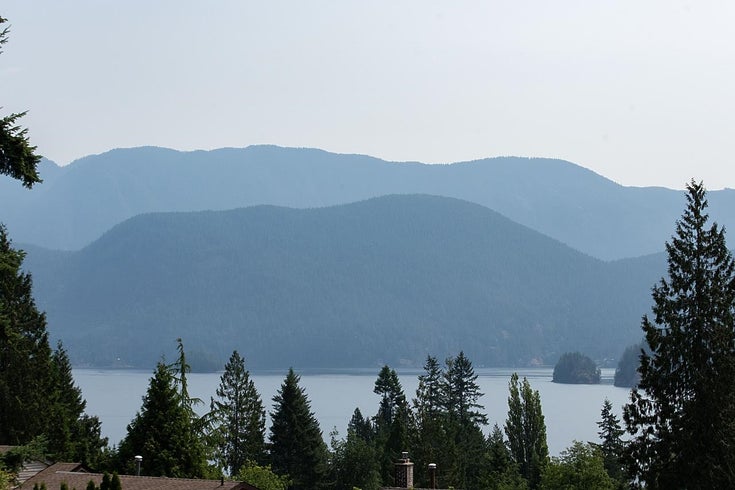 1995 Cliffwood Road - Deep Cove House/Single Family, 4 Bedrooms (R2823893)