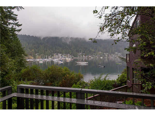 2063 Parkside Lane - Deep Cove House/Single Family, 4 Bedrooms (V1115587)