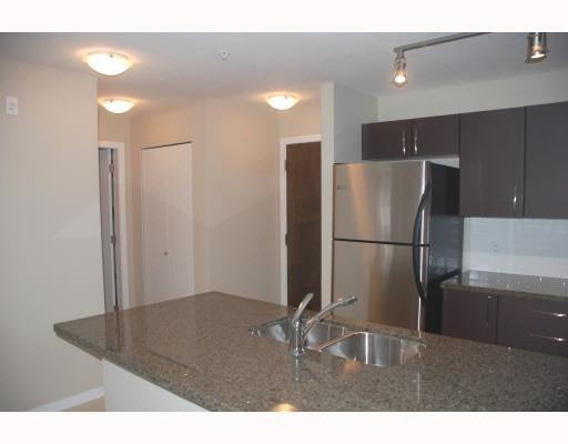 D212 7337 Macpherson Avenue - Metrotown Apartment/Condo, 2 Bedrooms (V743991)