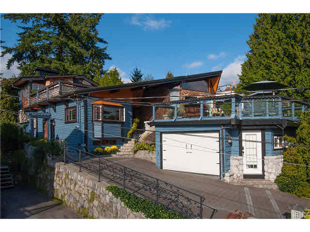 4510 Epps Avenue - Deep Cove House/Single Family, 3 Bedrooms (V1100020)