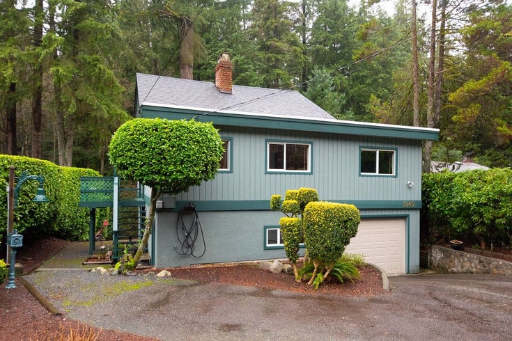 1949 Parkside Lane - Deep Cove House/Single Family, 2 Bedrooms (R2840835)