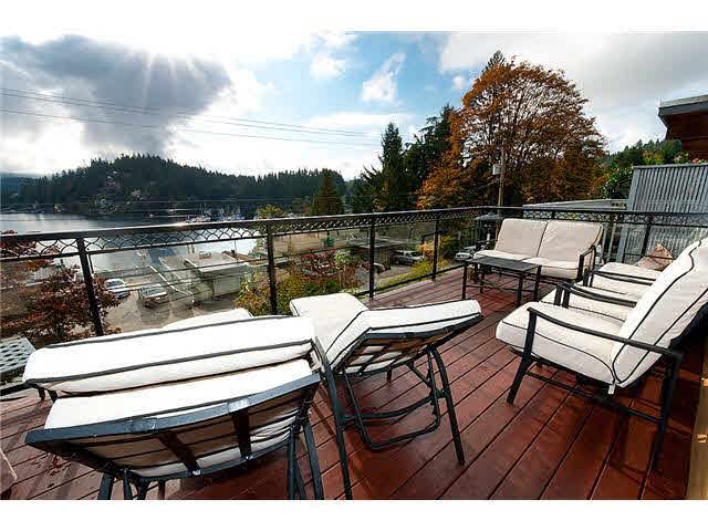 2541 Panorama Drive - Deep Cove House/Single Family, 3 Bedrooms (V917136)