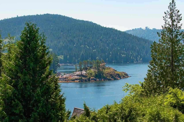 4765 Cove Cliff Road - Deep Cove House/Single Family, 5 Bedrooms (R2532923)