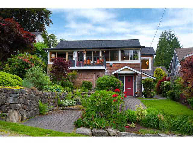 1991 Banbury Road - Deep Cove House/Single Family, 3 Bedrooms (V1069655)