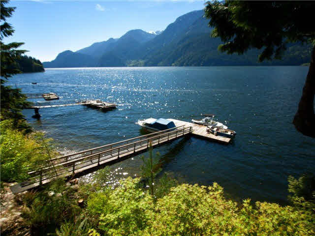 28 E Of Croker Island - Indian Arm House/Single Family, 3 Bedrooms (V997497)