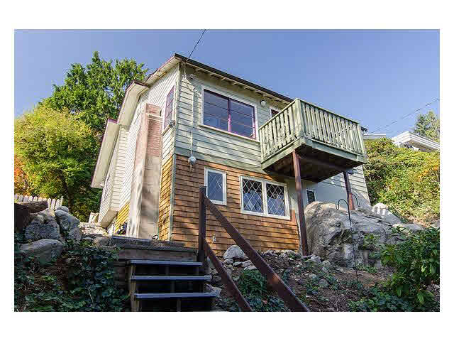 2277 Caledonia Avenue - Deep Cove House/Single Family, 3 Bedrooms (V1134168)