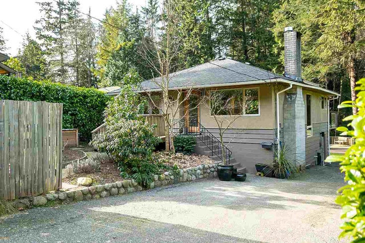 1935 Parkside Lane - Deep Cove House/Single Family, 3 Bedrooms (R2539750)