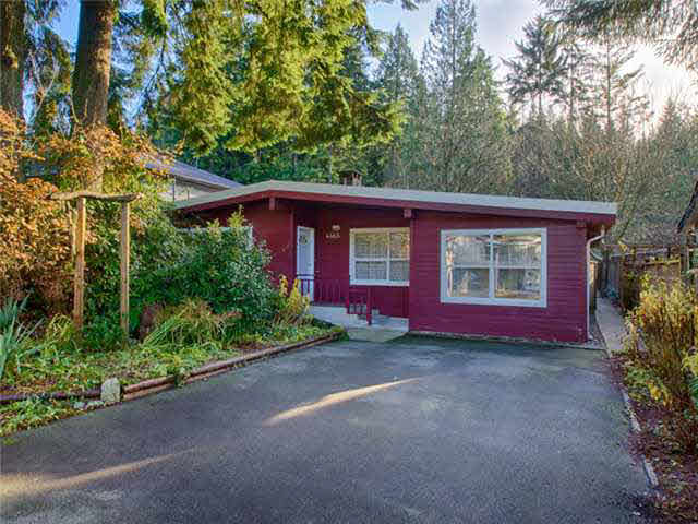 4465 Cove Cliff Road - Deep Cove House/Single Family, 3 Bedrooms (V981351)