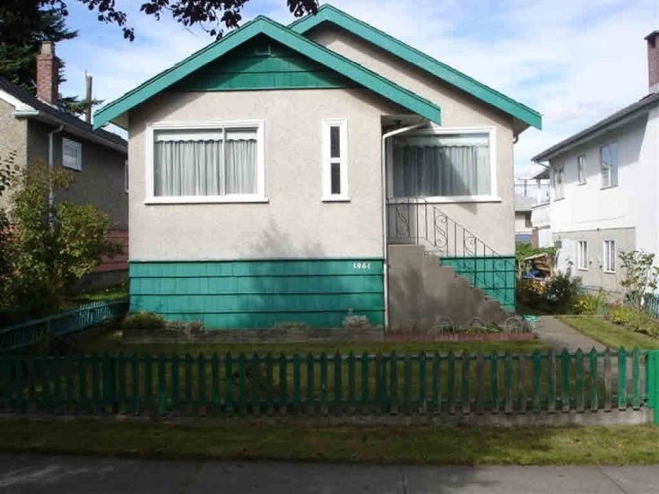 1961 E 39th Avenue - Victoria VE House/Single Family, 3 Bedrooms (V558050)