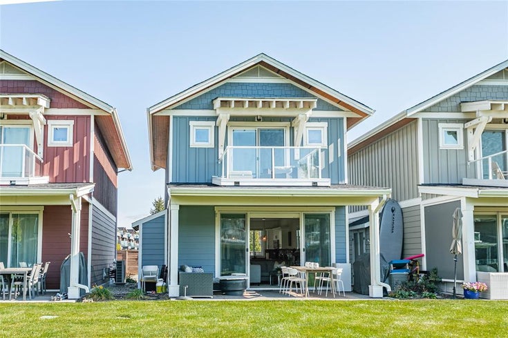  3750 West Bay, West Kelowna, British Columbia  - West Bank Center Single Family Residence for Sale, 3 Bedrooms (10362322)