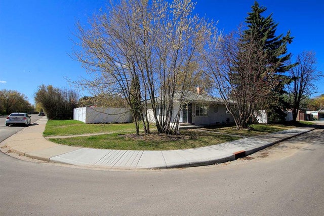 5940 59 Avenue  - Riverside Meadows Detached for Sale, 3 Bedrooms (A2218005)