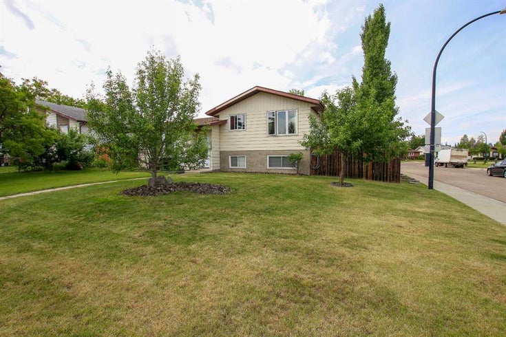 114 Cornett Drive  - Clearview Meadows Semi Detached (Half Duplex), 3 Bedrooms (A2234591)