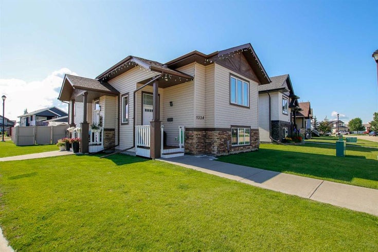 A & B, 133 Redwood Boulevard  - Other Full Duplex for Sale, 4 Bedrooms (A2243146)