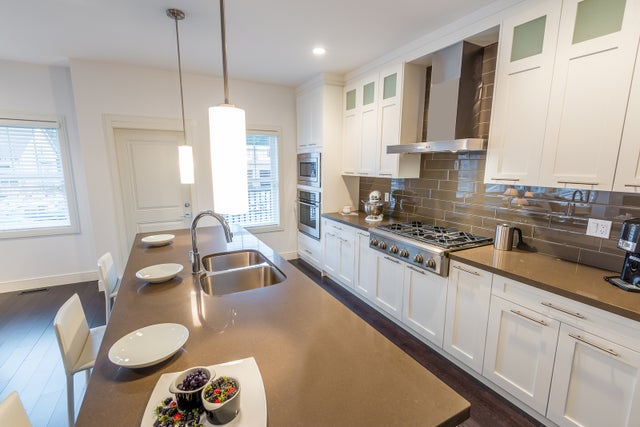 Sample Rental Listing - Lower Lonsdale Apartment/Condo, 2 Bedrooms (123456)