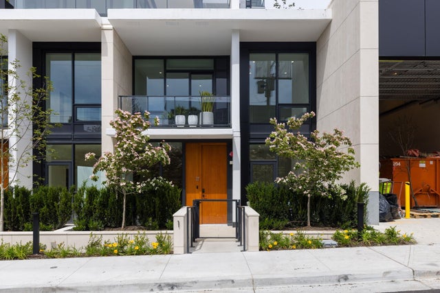 TH1 - 135 E 13th Street - Central Lonsdale Townhouse for Sale, 3 Bedrooms (R3025559)